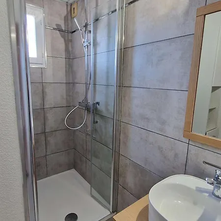 Avec Piscine, A Proximite, Animaux Et Parking, Climatisation - Fr-1-387-212